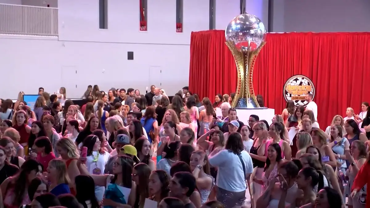 Acrisure Arena hosts first-ever Dancing With The Stars Con
